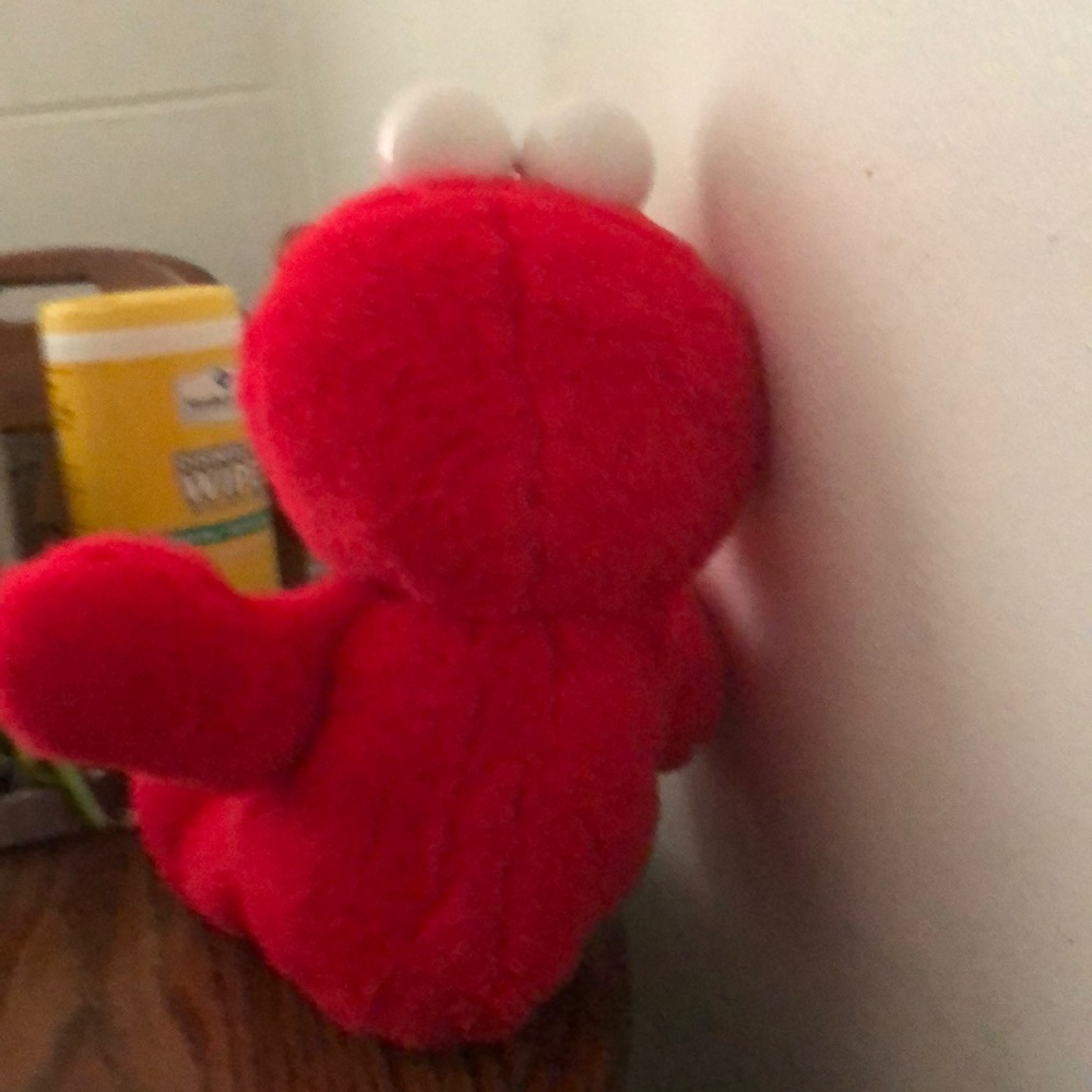 Elmo - Picture 3 of 4